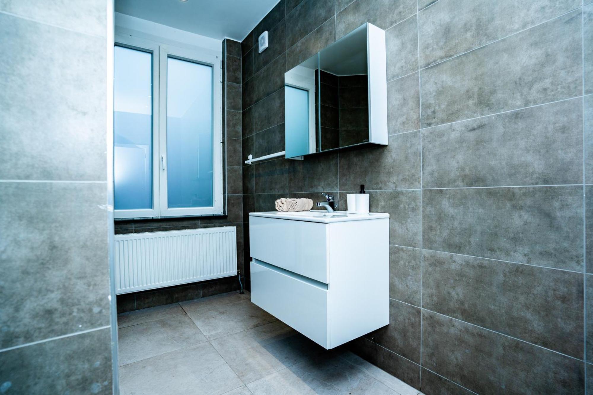 Chambre R0 Avec Salle De Bain Partagee Pres De L'Hopital De La Citadelle A 列日 外观 照片