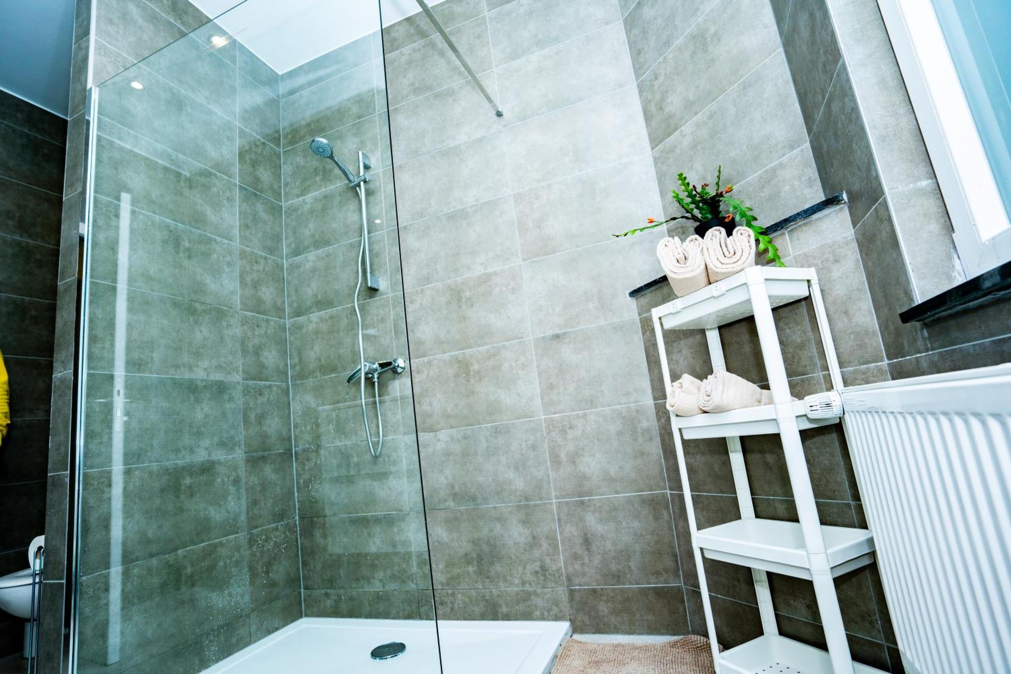 Chambre R0 Avec Salle De Bain Partagee Pres De L'Hopital De La Citadelle A 列日 外观 照片
