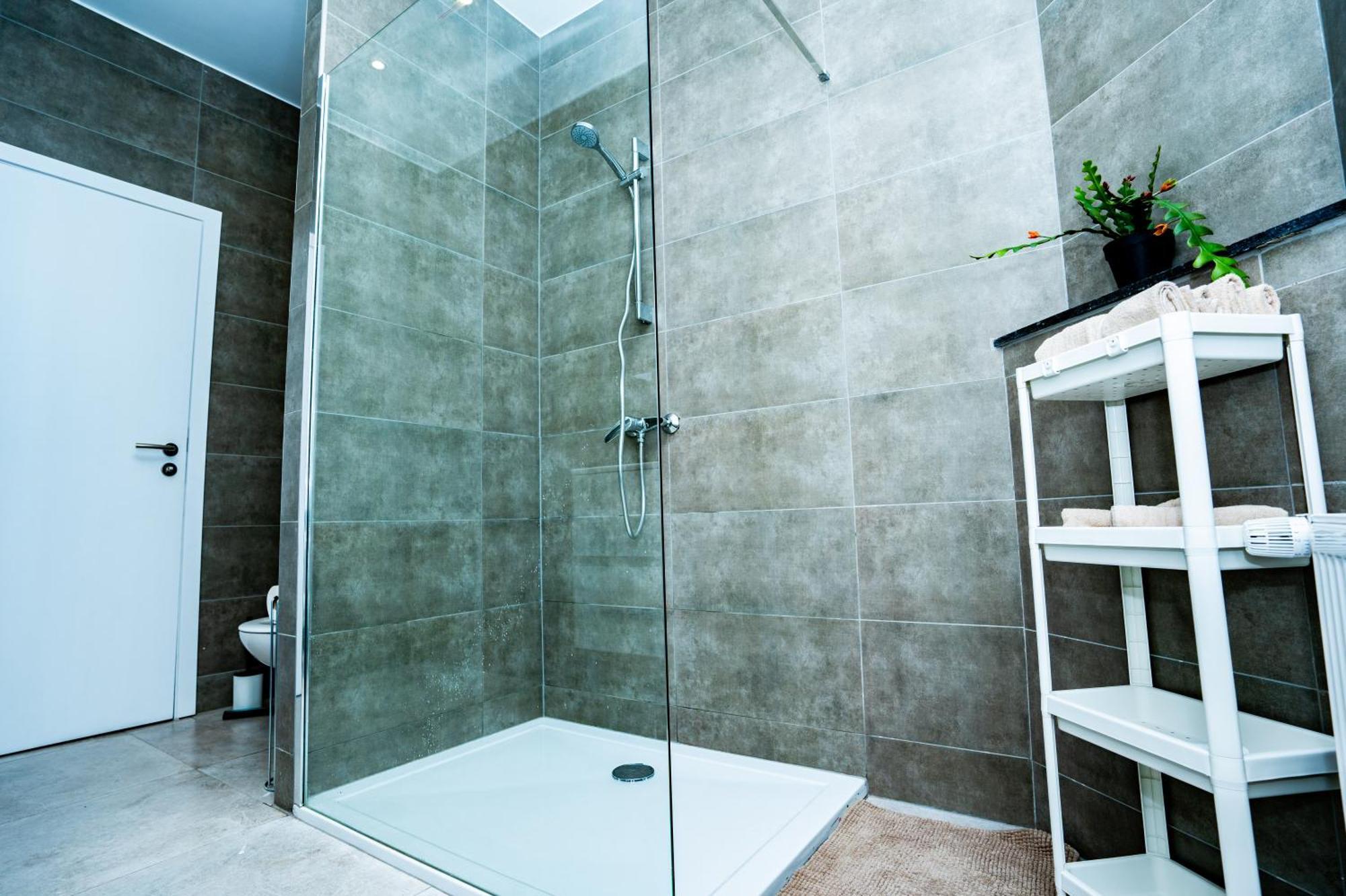 Chambre R0 Avec Salle De Bain Partagee Pres De L'Hopital De La Citadelle A 列日 外观 照片